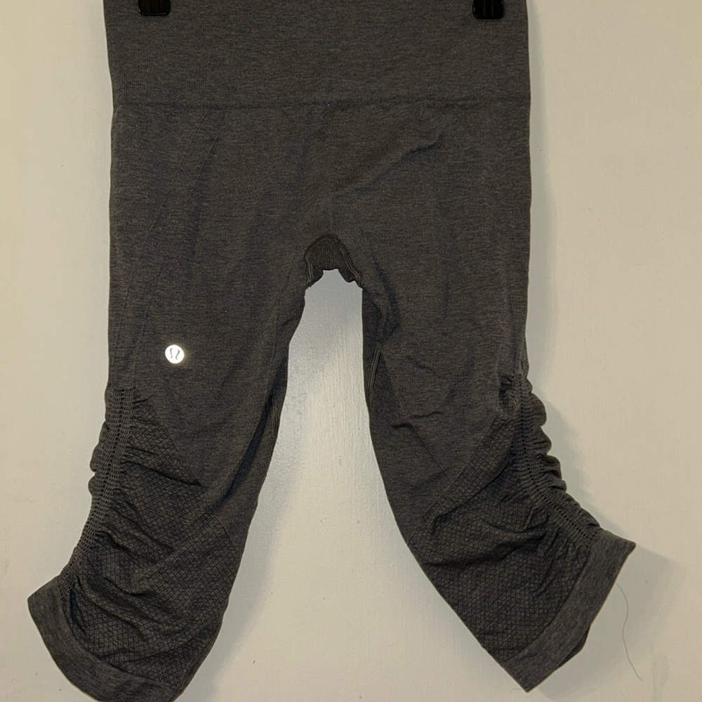 Lululemon Ebb And Flow Crop Leggings Pants Athletic Womens Size 6 Gray